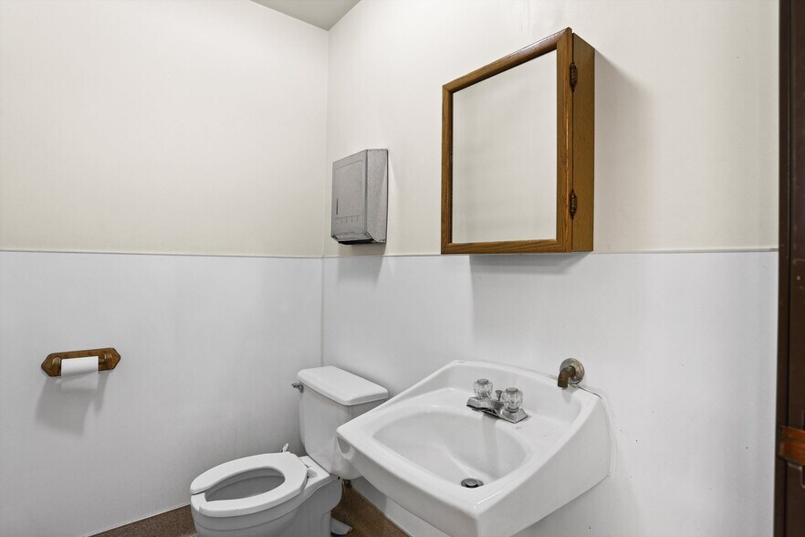 More Photos Of 999 N Tustin Ave, Santa Ana Medical For Sale