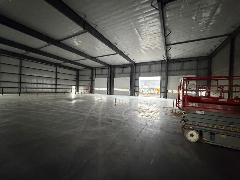 More Photos Of 6 Wrangler Pl, Rocky View No 44 Service For Lease