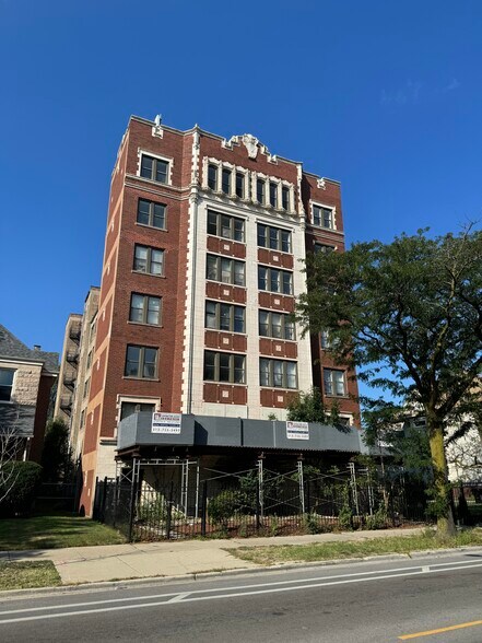 More Photos Of 7456 S Shore Dr, Chicago Apartments For Sale