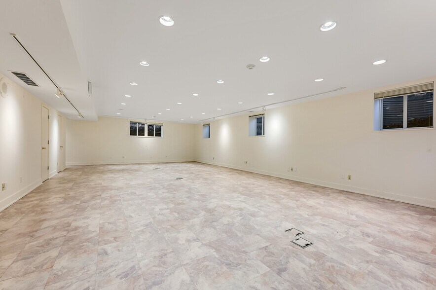More Photos Of 16 Goodfriend Dr, East Hampton Office Residential For Sale