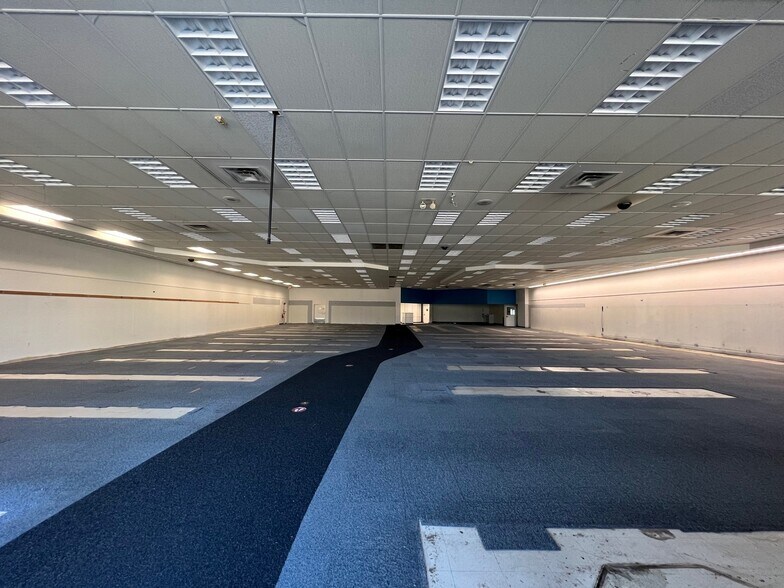 More Photos Of 2001 Garth Rd, Baytown Freestanding For Lease