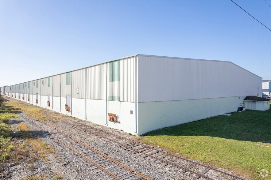 More Photos Of 5301 E Hanna Ave, Tampa Distribution For Lease