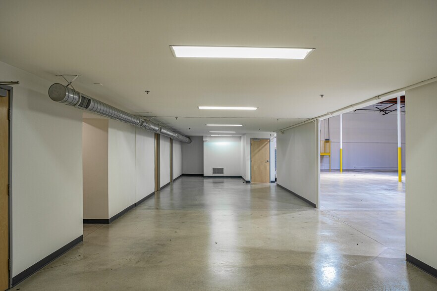 More Photos Of 15148 Bledsoe St, Sylmar Unknown For Lease