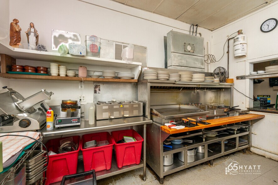 More Photos Of 1466 Snug Harbor Rd, Shady Side Storefront Retail Residential For Sale