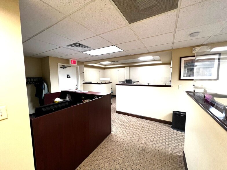 More Photos Of 225 Gordons Corner Rd, Manalapan Township Medical For Lease