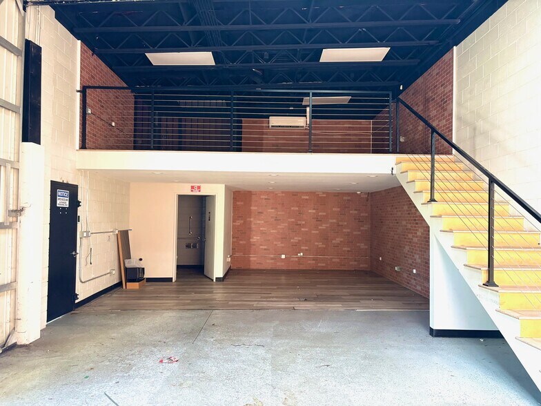 More Photos Of 5300 Sunset Blvd, Los Angeles Auto Repair For Lease