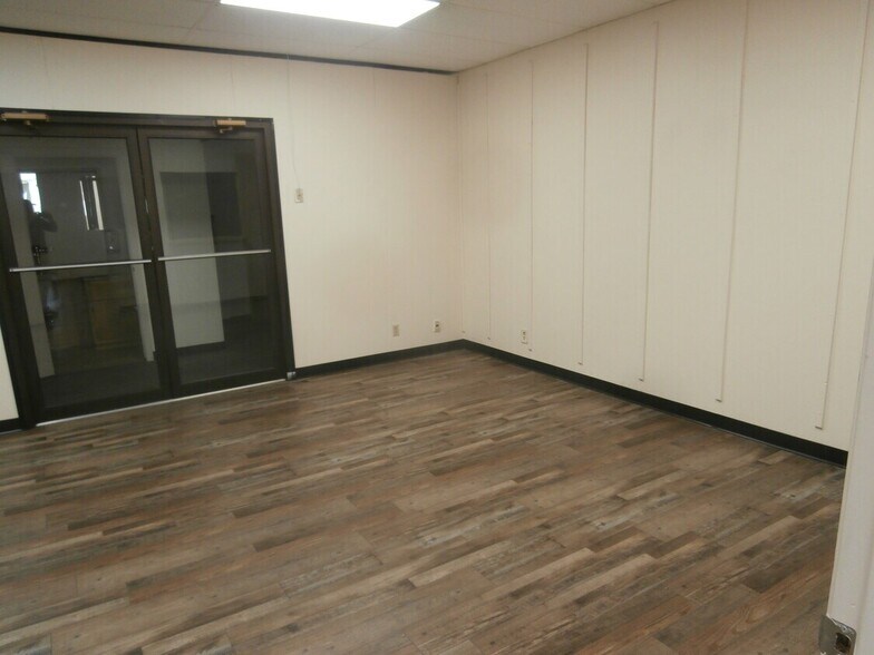 More Photos Of 3015 Menke Cir, Omaha Serviced Offices For Lease