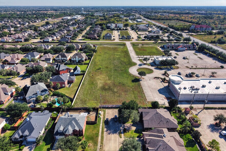 More Photos Of 9121 Broadway St, Pearland General Retail For Lease