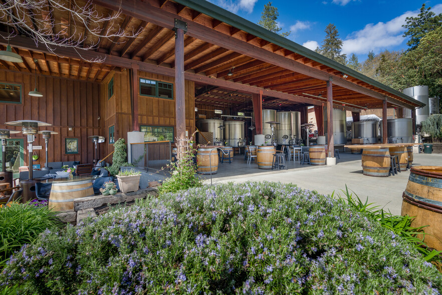 Primary Photo Of 818 Slagle Creek Rd, Grants Pass Winery Vineyard For Sale