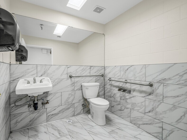 More Photos Of 820 N Alta Ave, Dinuba Unknown For Lease