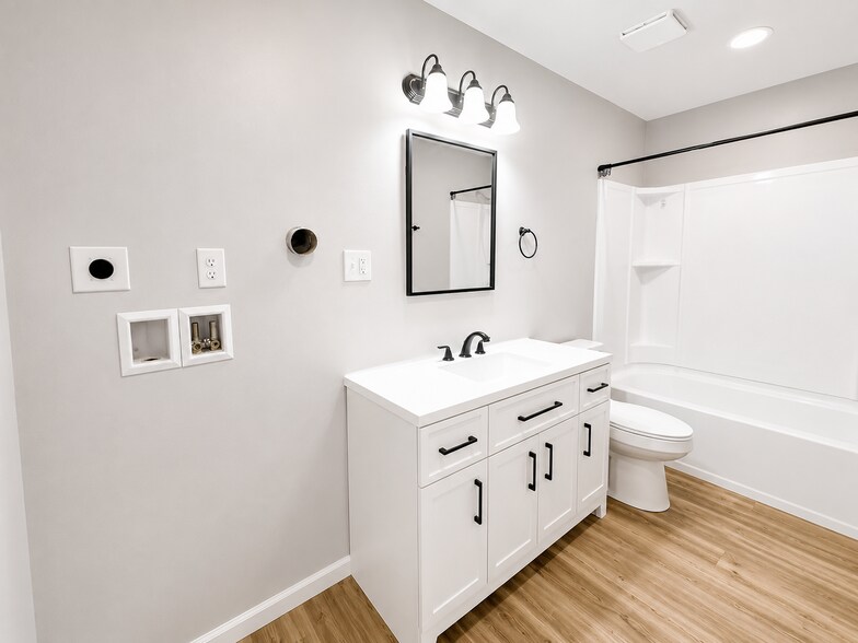 More Photos Of 191 Railroad St, Phil Campbell Dormitory For Sale