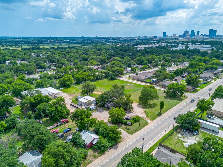 More Photos Of 3808 E 1st St, Fort Worth Light Manufacturing For Lease