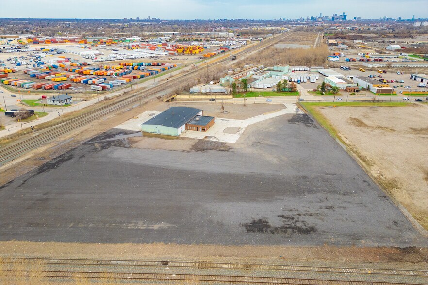 More Photos Of 3969 Wyoming St, Dearborn Truck Terminal For Lease