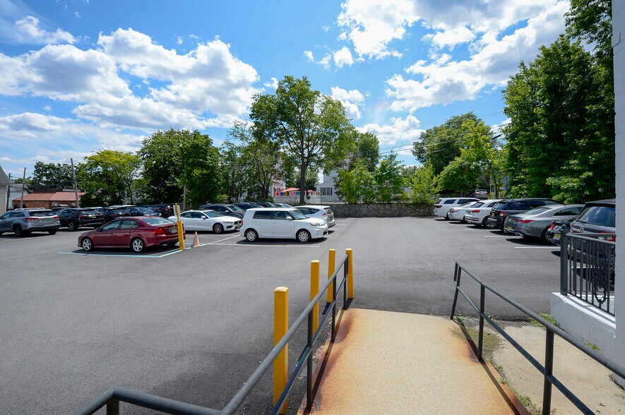 More Photos Of 222 E Ridgewood Ave, Ridgewood Freestanding For Lease