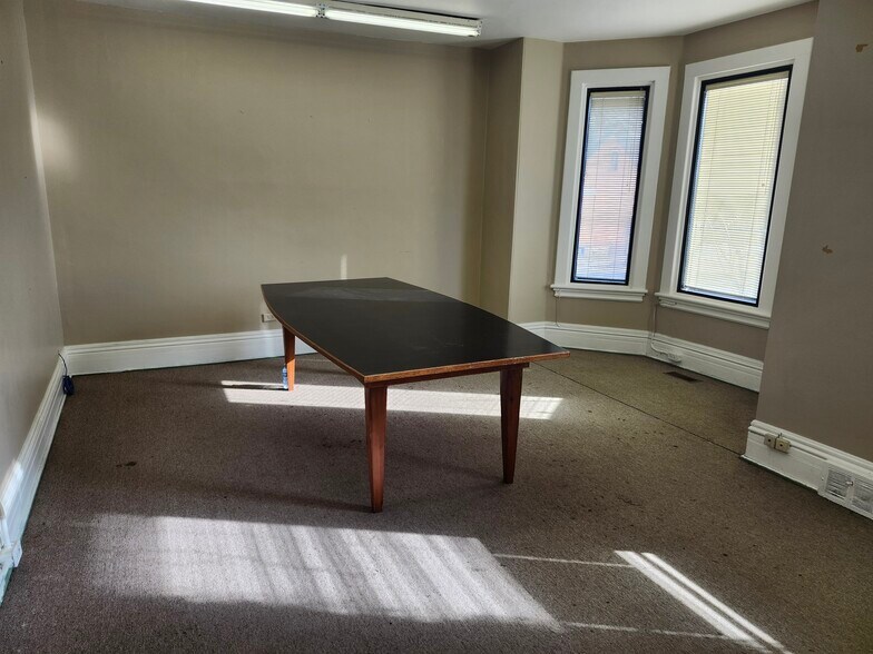 More Photos Of 477-479 Main St E, Hamilton Office For Sale