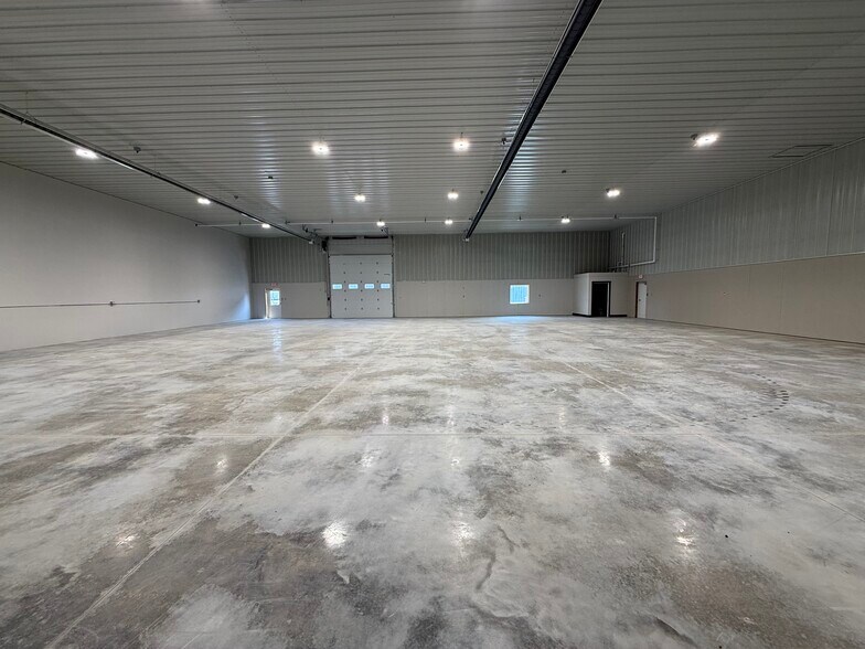 More Photos Of 3914 Indianapolis Rd, Columbus Warehouse For Lease