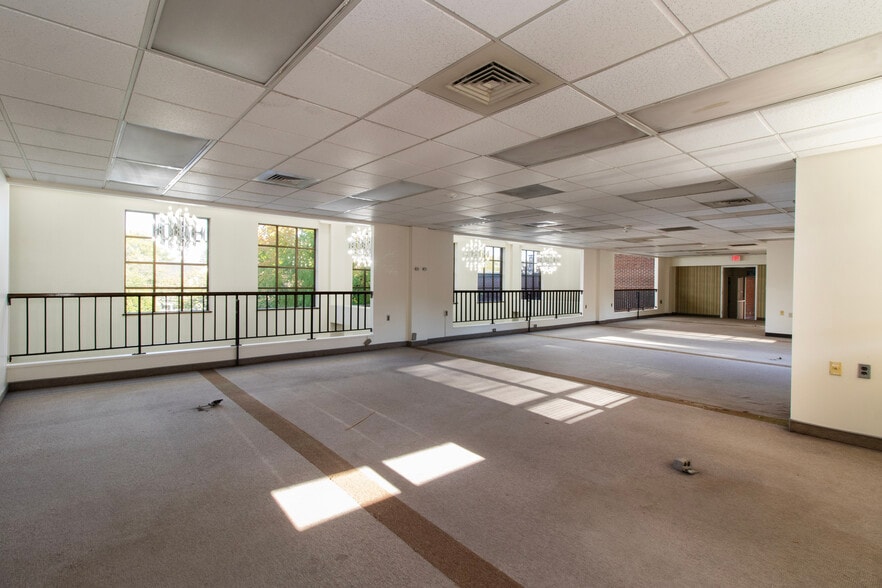 More Photos Of 45 S Main St, Branford Bank For Sale