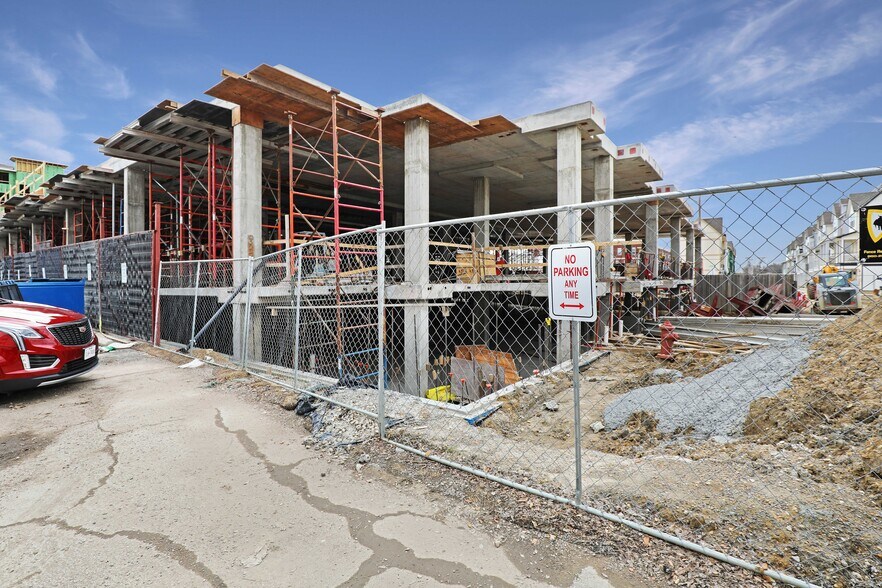 More Photos Of 150 W Main St, Lewisville Bar For Lease