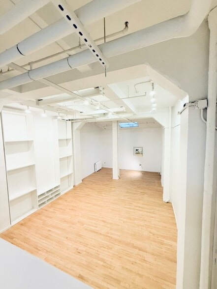 More Photos Of 348 W 36th St, New York Apartments For Lease