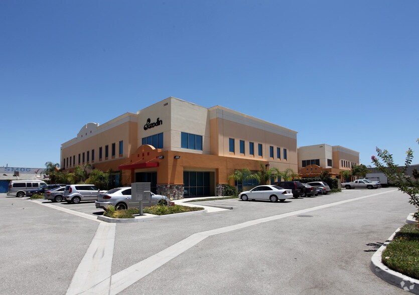 More Photos Of 1450-1458 W Holt Ave, Pomona Light Distribution For Lease