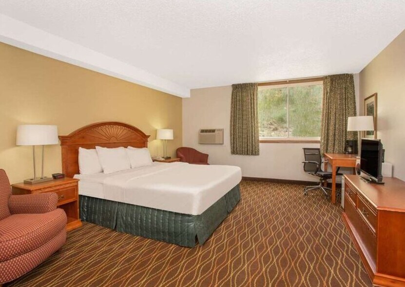 Primary Photo Of 580 Silverthorne Ln, Silverthorne Apartments For Sale