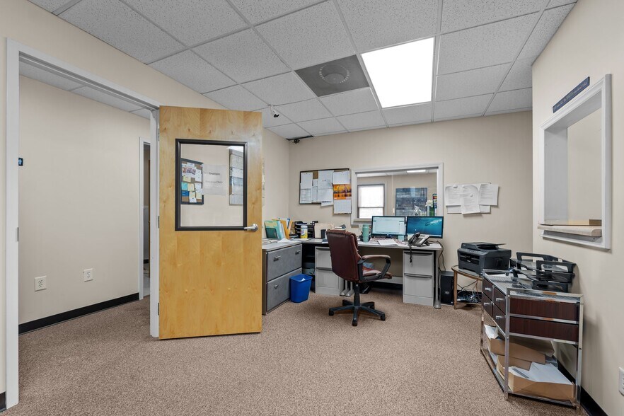 More Photos Of 2961 Crouse Ln, Burlington Medical For Lease