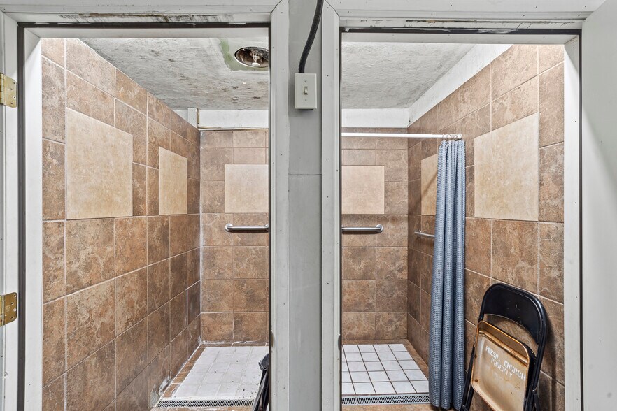 More Photos Of 120 S Hussey Ave, Cave Junction Specialty For Sale