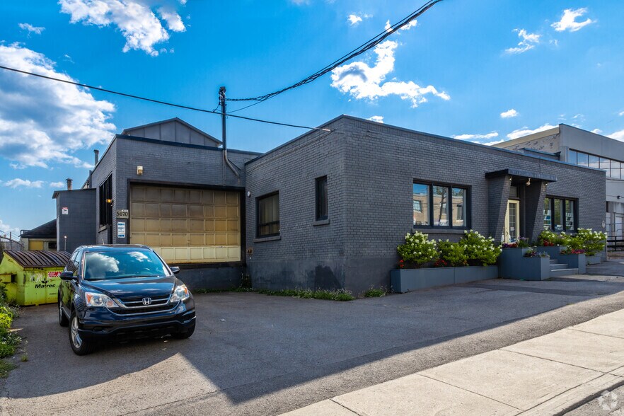 More Photos Of 5680 Rue Fullum, Montréal Showroom For Sale