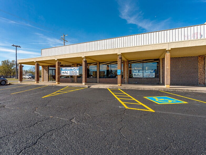 More Photos Of 801-807 N Broadway Ave, Ada Storefront For Sale