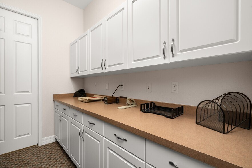 More Photos Of 405 W Interlake Blvd, Lake Placid Office For Sale