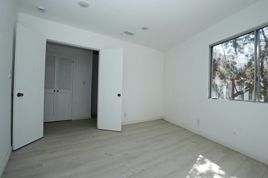 More Photos Of 33716 Hubbard Rd, Acton Flex For Lease