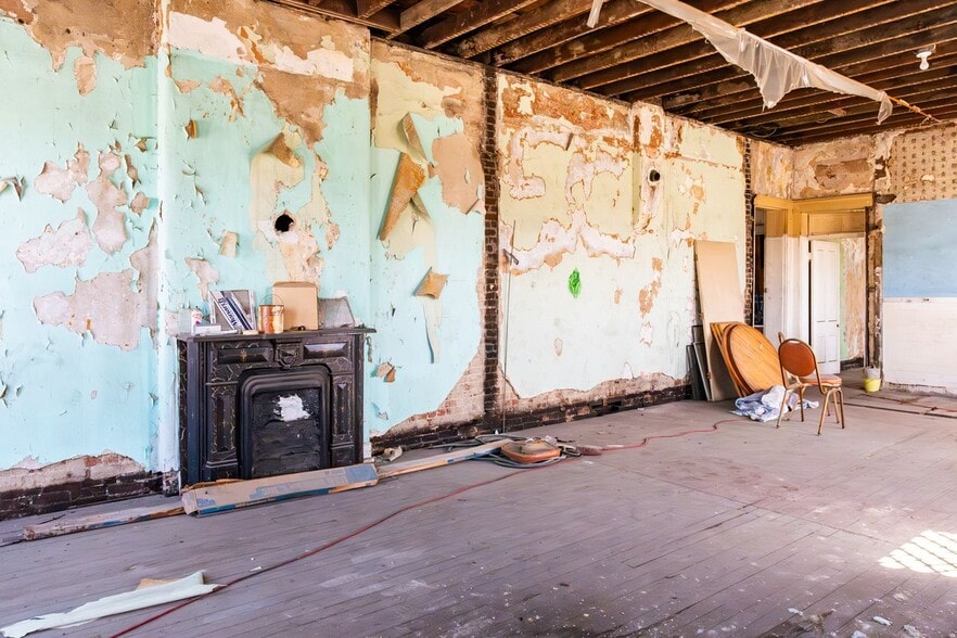 More Photos Of 1481 S Shelby St, Louisville Bar For Sale