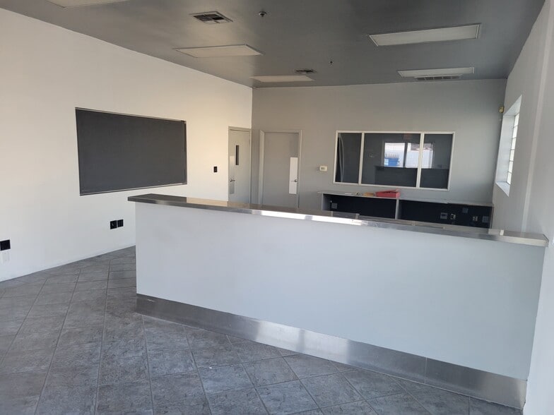 More Photos Of 2001 S La Cienega Blvd, Los Angeles Warehouse For Sale