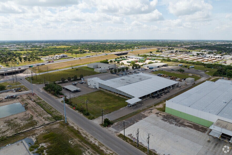 More Photos Of 1010 E Chapin St, Edinburg Warehouse For Lease