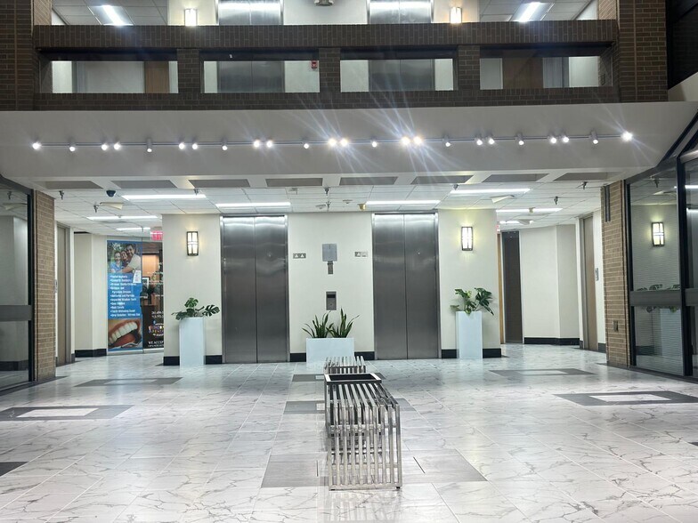 More Photos Of 8200 Wednesbury Ln, Houston Medical For Lease