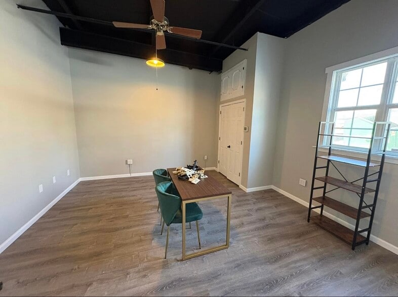 More Photos Of 300 W Jennings St, Newburgh Freestanding For Lease