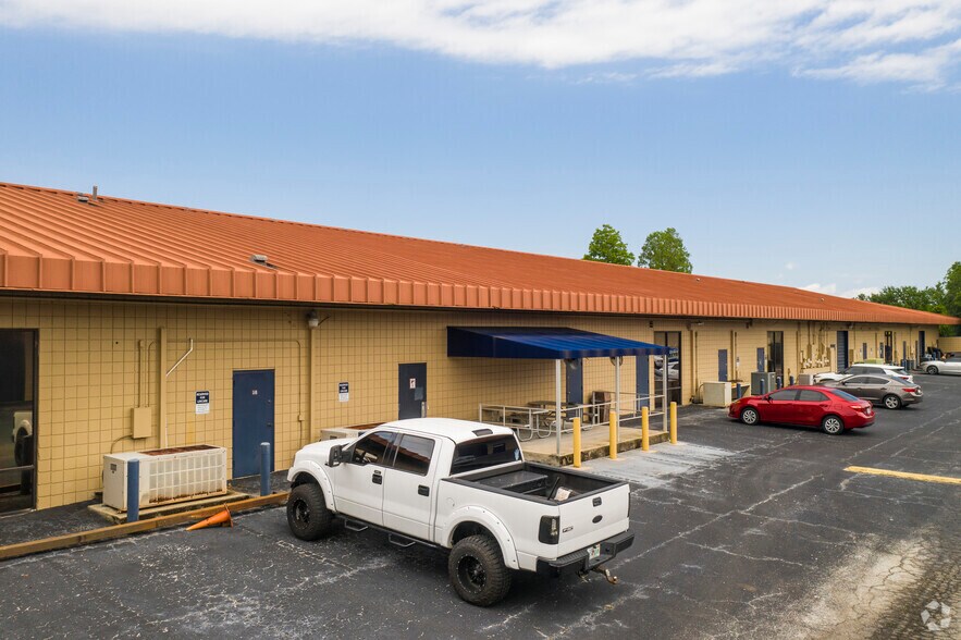 More Photos Of 9280 Bay Plaza Blvd, Tampa Unknown For Lease