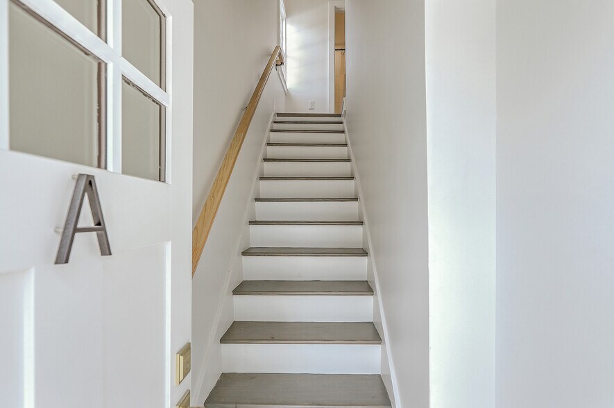 More Photos Of 68 Lee St, Charleston Apartments For Sale