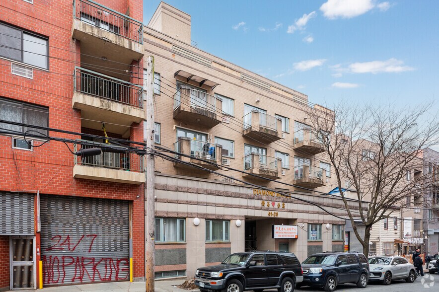 Primary Photo Of 4128 Haight St, Flushing Apartments For Lease