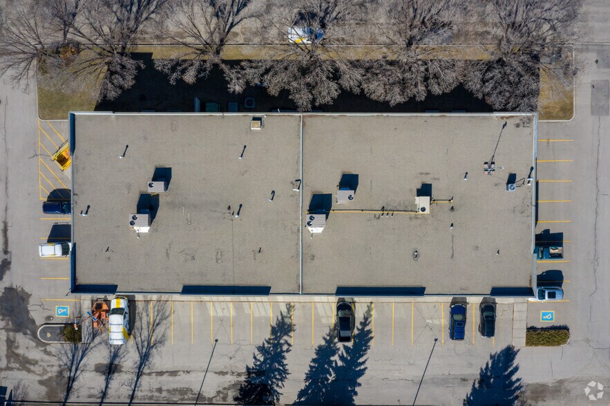 More Photos Of 6330 12th St SE, Calgary Service For Lease