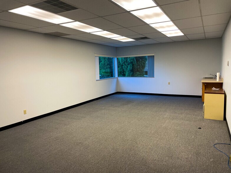 More Photos Of 14050 SW Pacific Hwy, Tigard Office For Lease
