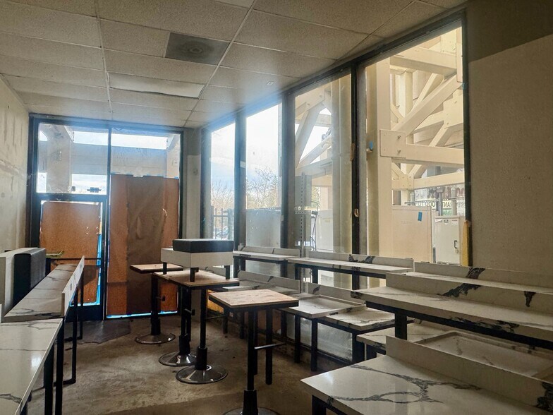 Primary Photo Of 5800 Madison Ave, Sacramento Restaurant For Lease