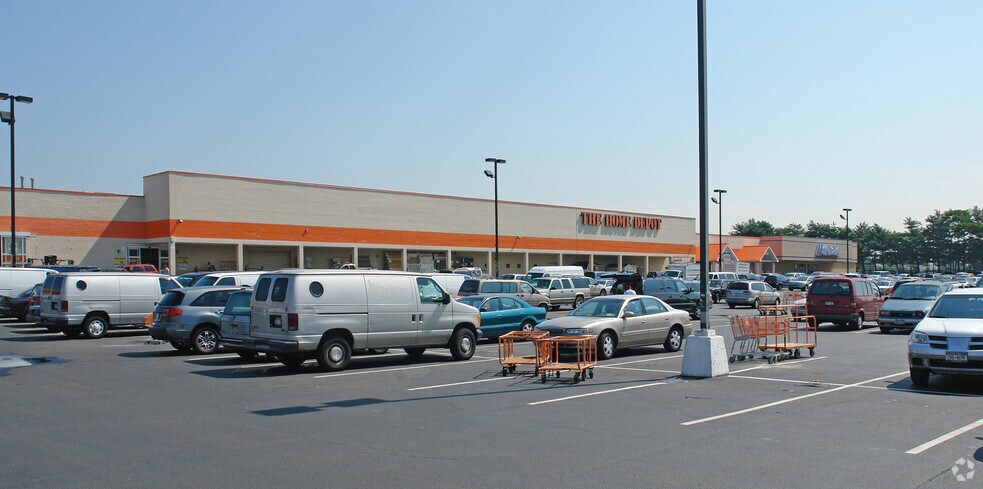 Primary Photo Of 600 Hempstead Tpke, Elmont Unknown For Lease