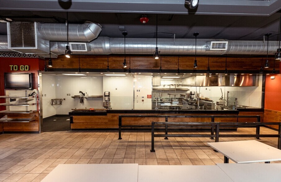 More Photos Of 22815 Victory Blvd, West Hills Storefront Retail Office For Lease