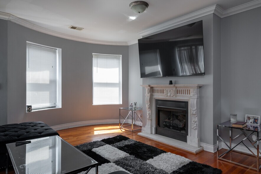 More Photos Of 4627 S Drexel Blvd, Chicago Apartments For Sale