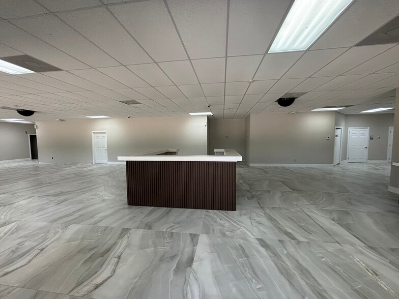 More Photos Of 6350 Bayshore Rd, North Fort Myers Freestanding For Sale