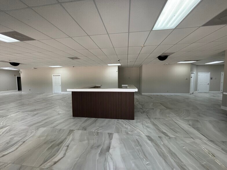 More Photos Of 6350 Bayshore Rd, North Fort Myers Freestanding For Sale