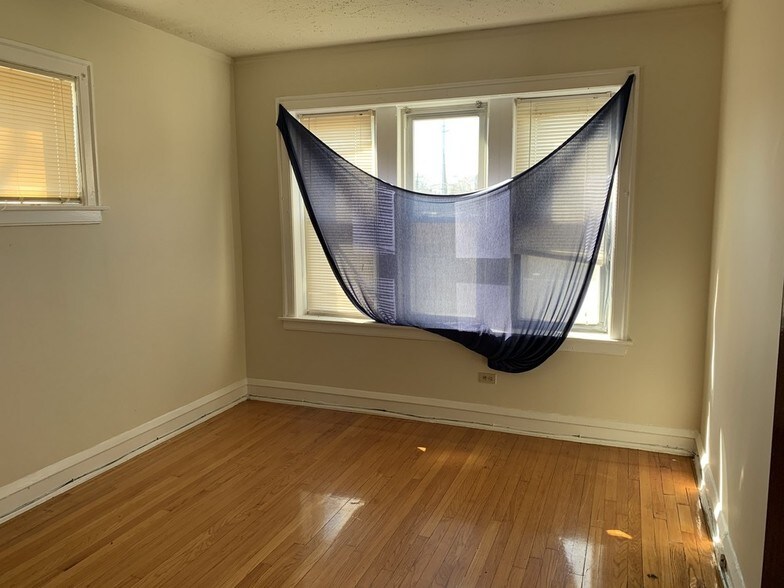 More Photos Of 8201-8205 S Kingston Ave, Chicago Apartments For Sale