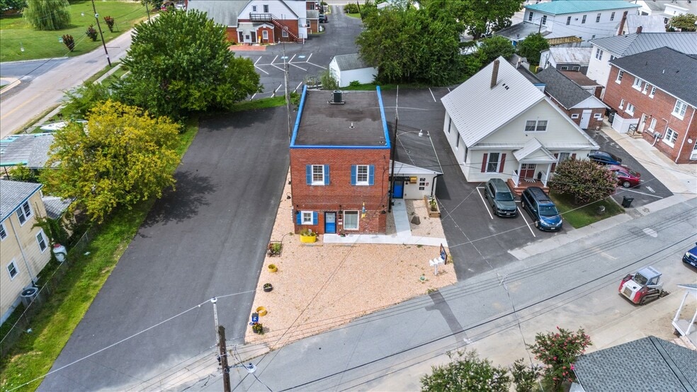 More Photos Of 10 Irving Ave N, Colonial Beach Apartments For Sale