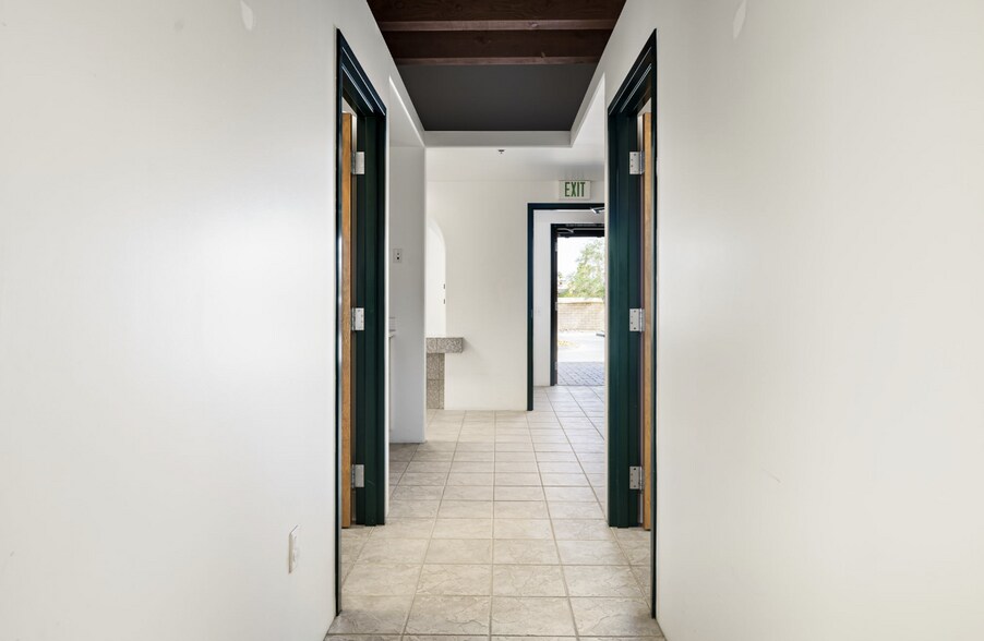 More Photos Of 72301 Country Club Dr, Rancho Mirage Medical For Lease